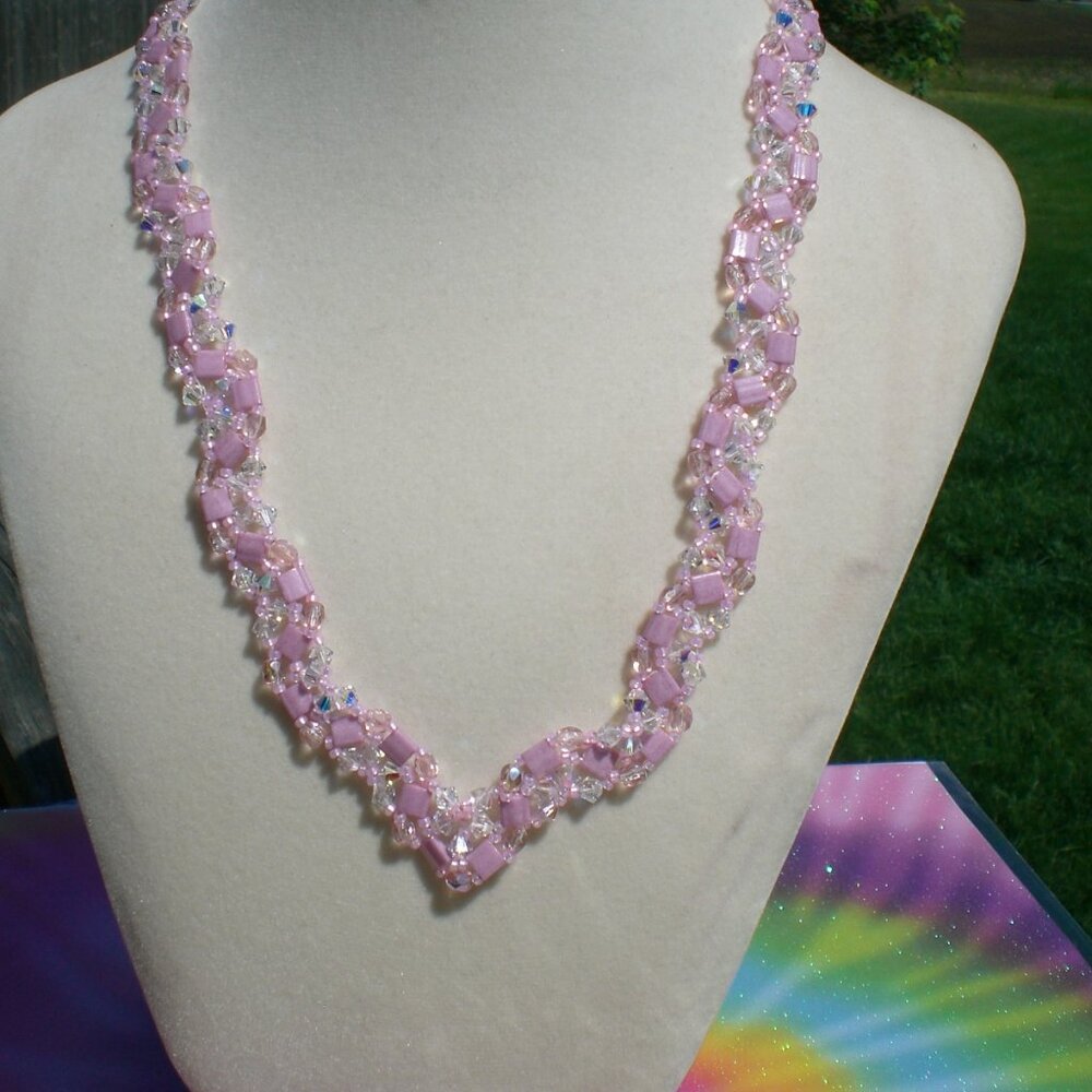 Rose Tila Wave Necklace